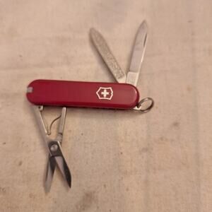 Victorinox Swiss Army 58mm Pocket Knife Red
